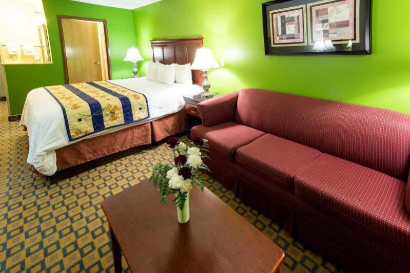 Days Inn & Suites By Wyndham Wichita Buitenkant foto